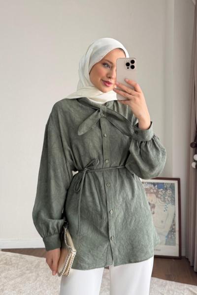 Batik Desenli Fiyonk Yaka Gömlek