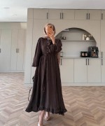 Asimetrik Fırfırlı Piliseli Elbise Kahverengi