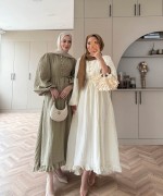 Asimetrik Fırfırlı Piliseli Elbise Ekru