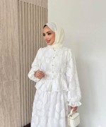 Çiçek Kabartmalı Etekli Takım Beyaz