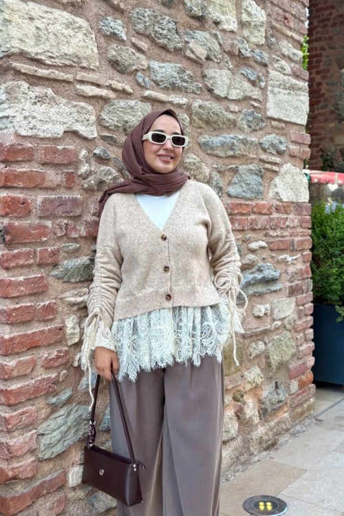 Kolları Büzgülü Dantel Detaylı Hırka Bej